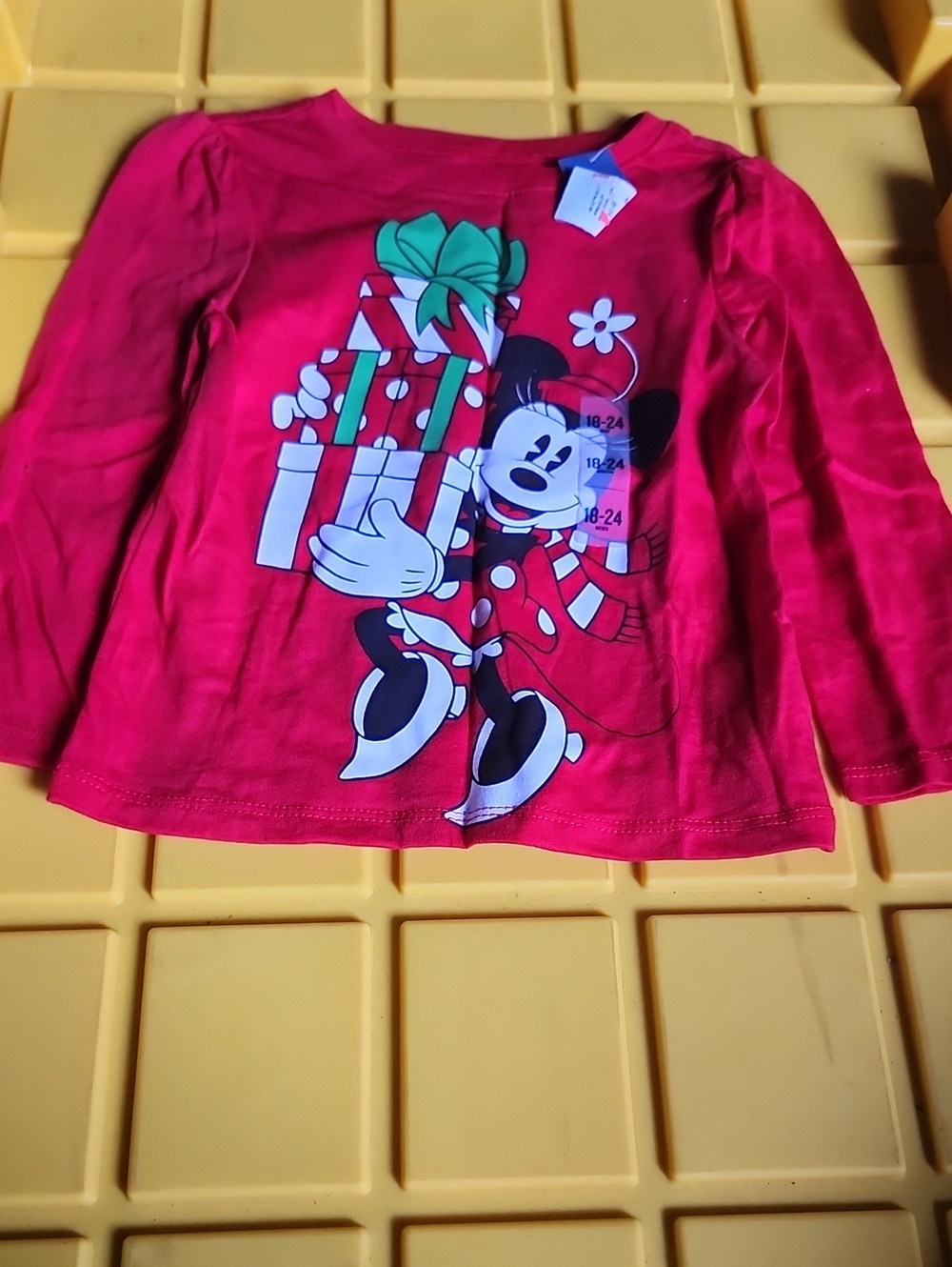 Old Navy Girls' Long-Sleeve Minnie Mouse Gift Graphic Top - Pink & Green